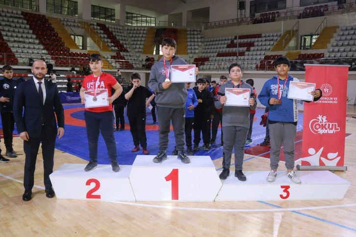 Sivas’ta Güreş Rüzgarı Esti