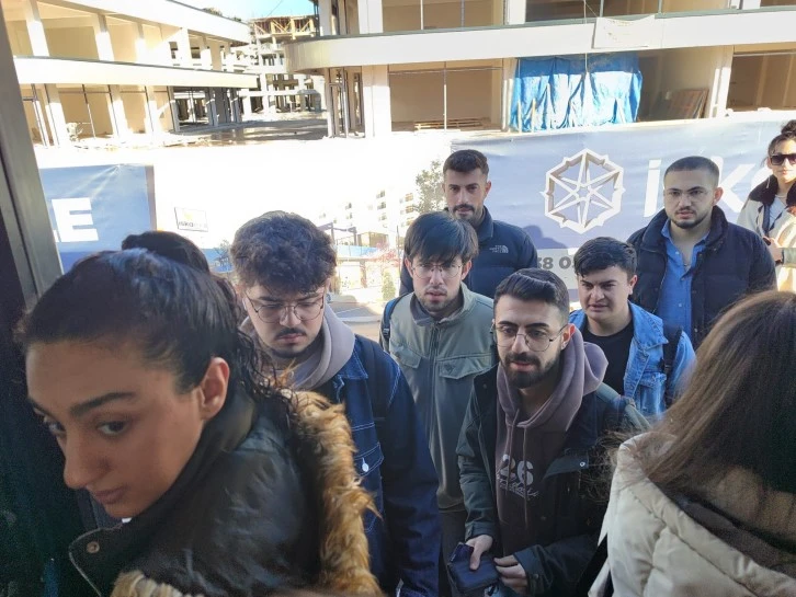 CÜ’de Erkekler Pembe Ring İstiyor!