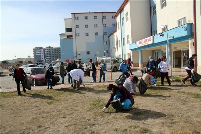 HASTANE ÇALIŞANLARI BAHÇEYİ TEMİZLEDİ