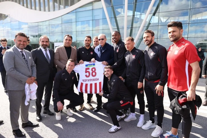 Cumhurbaşkanı Erdoğan’a Özel Sivasspor Forması