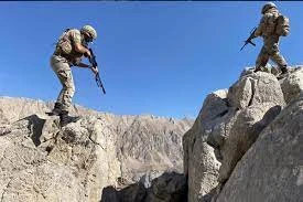 Teröristlerin İnleri Başlarına Yıkıldı   