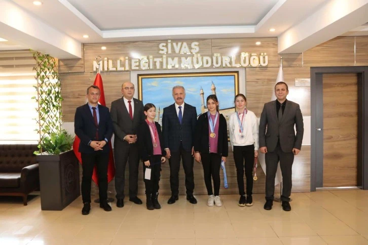 Başarılı Sporculardan Müdür Yener’e Ziyaret