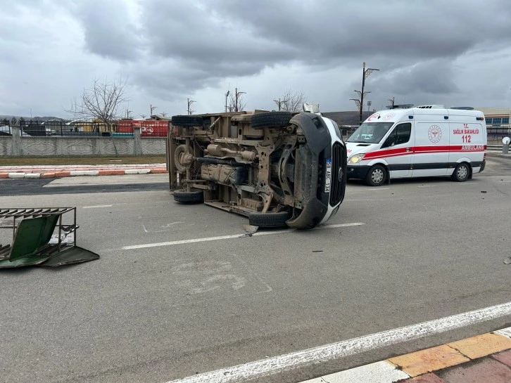 Sivas’ta Kamyonetler Çarpıştı: 1 Yaralı