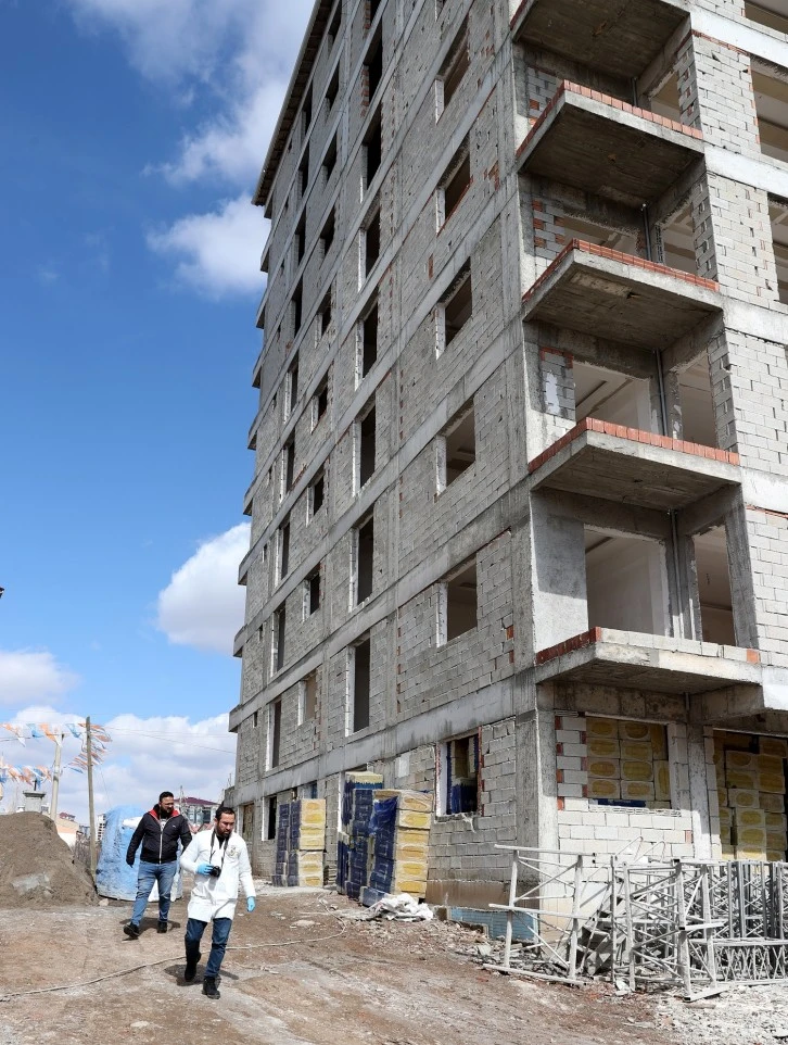 Sivas'ta İnşaattan Düşen İşçi Ağır Yaralandı