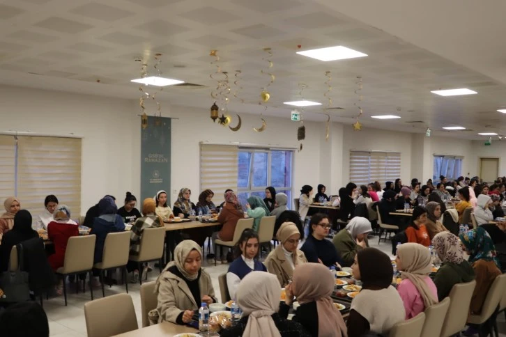 Sivas'ta KYK Yurdundan Öğrencilerle İftar