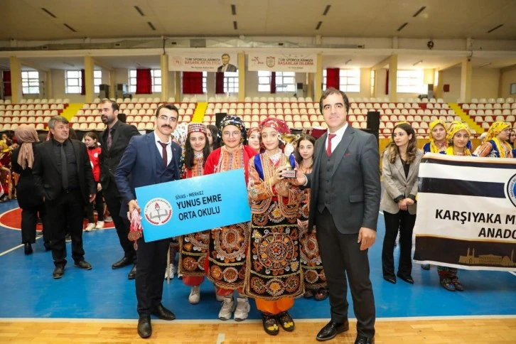 Sivas Halk Oyunları’na Doydu