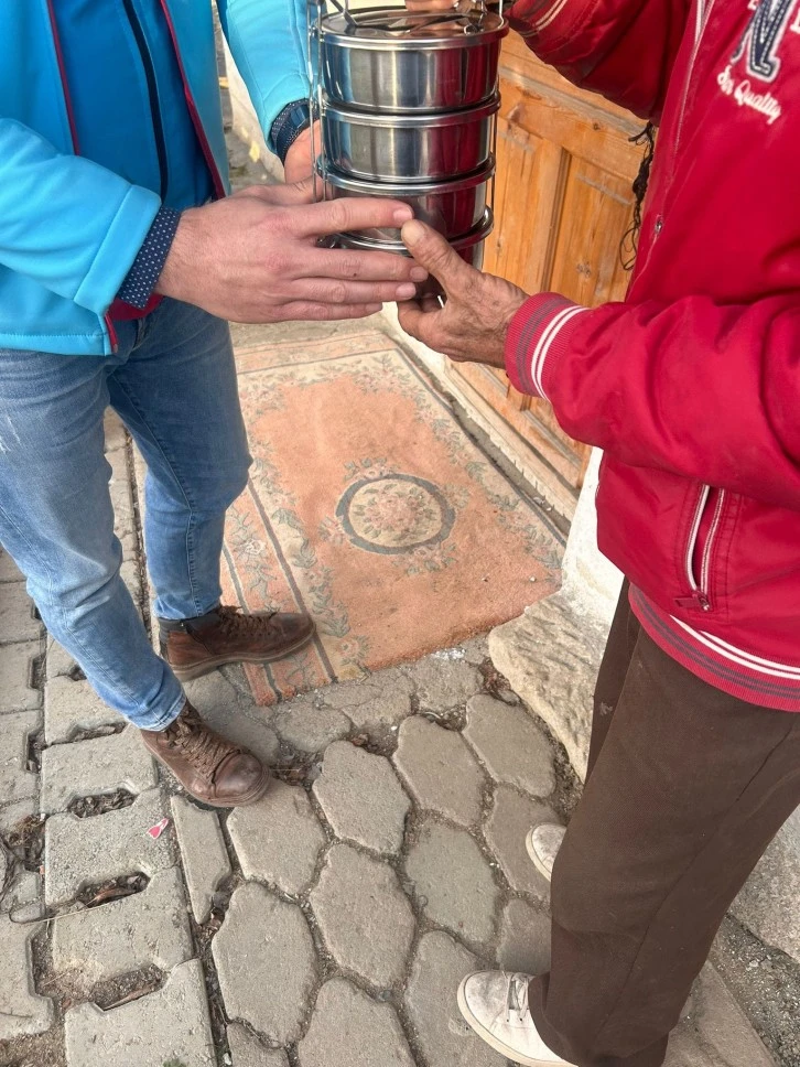 Sivas'ta Her Akşam Sıcak Yemek