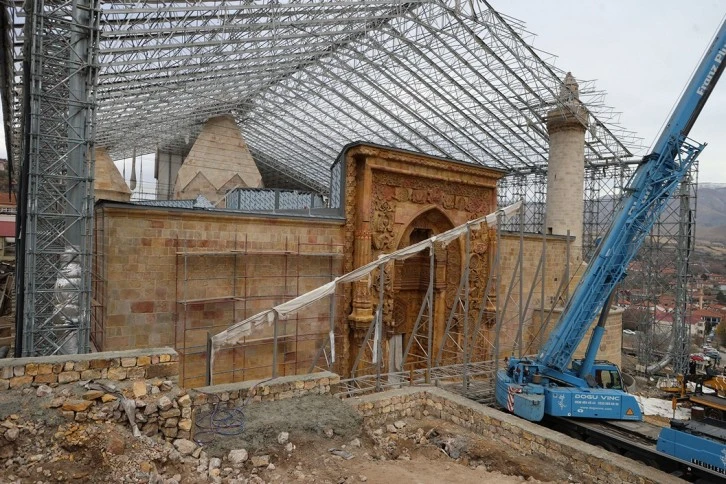 Ulu Cami’de Çalışmalar Eş Zamanlı Bitecek