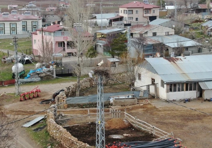 Sivas'ta Mesken Tuttukları Köye Geldiler
