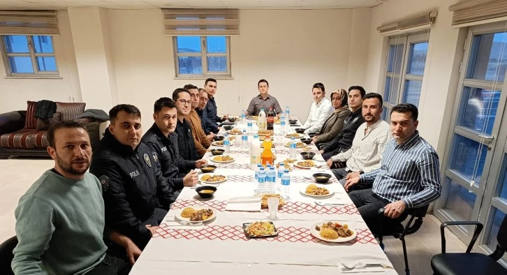 Kaymakam Polislerle İftar Yaptı