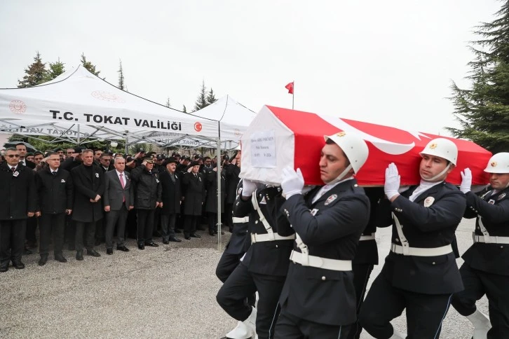Sivaslı Polis Memuru Kalbine Yenik Düştü