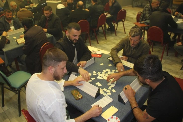 Tek Başına Oynadığı Okeyle Gündem olmuştu, Artık Hiç Yalnız Kalmıyor 