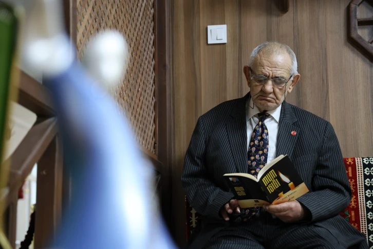 Özlemini Şiirleriyle Anlattı