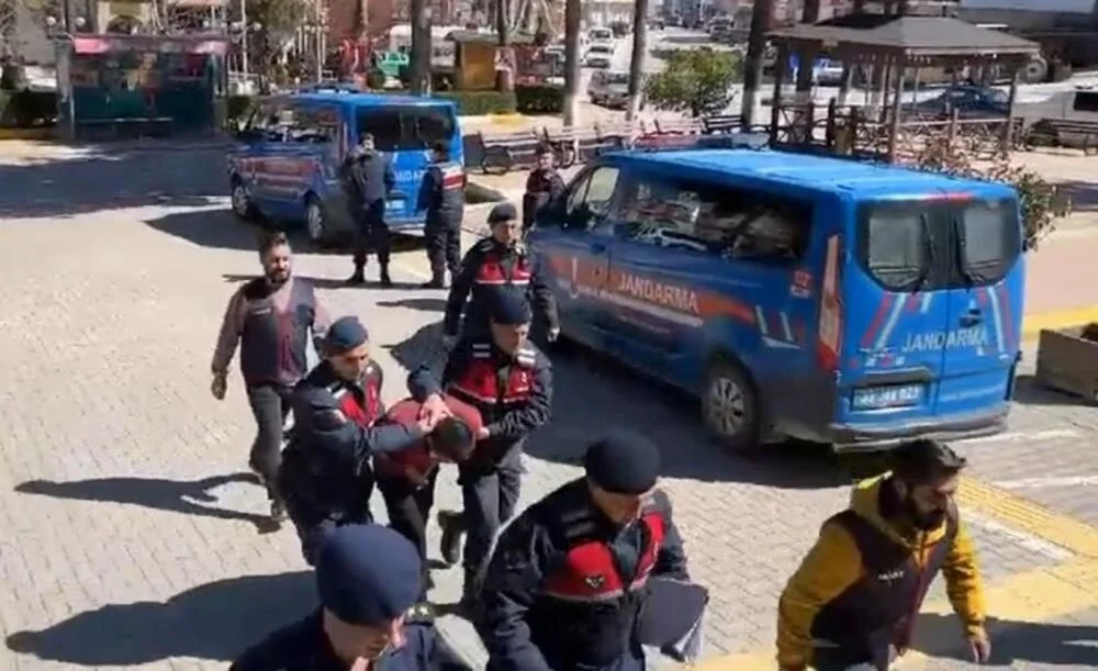 Aracına Bindiği Adamı Boğazını Keserek Öldürdü!