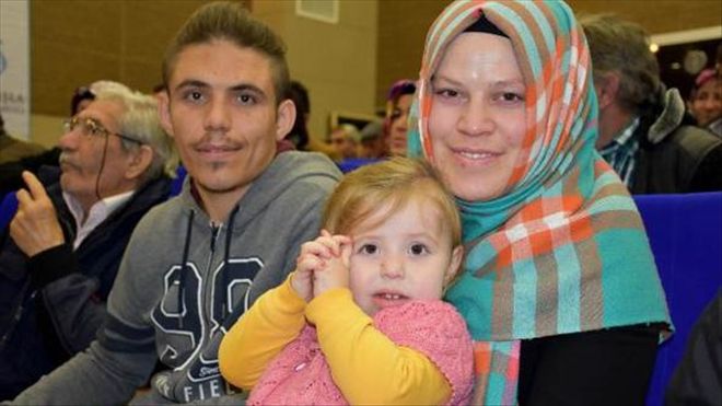 İŞİTME ENGELLİ ÇİFTİN EV HAYALİ TOKİ İLE GERÇEK OLDU