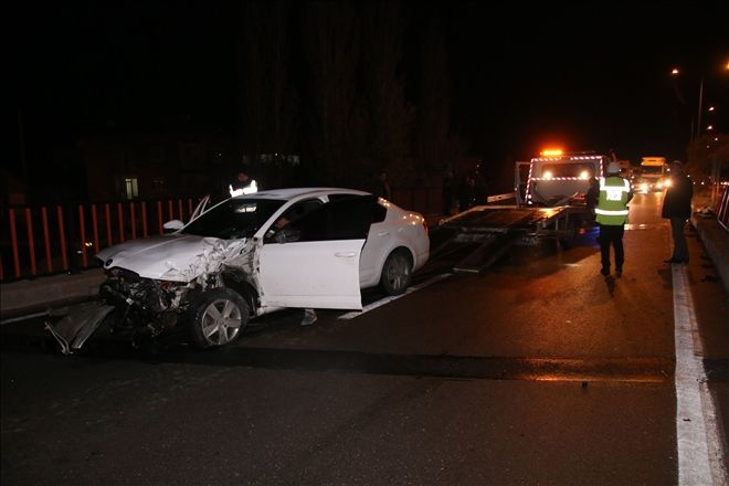 KORKULUKLARA ÇARPTI: 2 YARALI