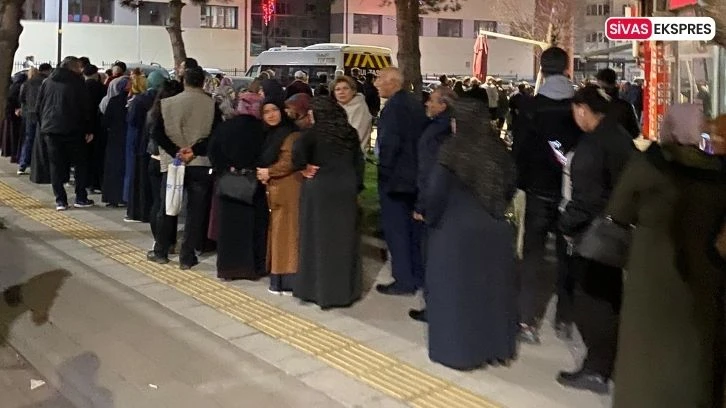 Sivas’ta Gün Bitiyor, Kuyruk Bitmiyor!