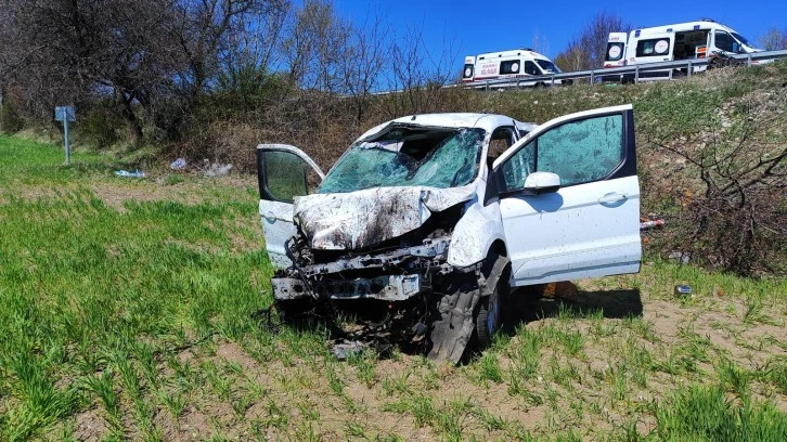 Sivas'ta Trafik Kazası: 3 Yaralı