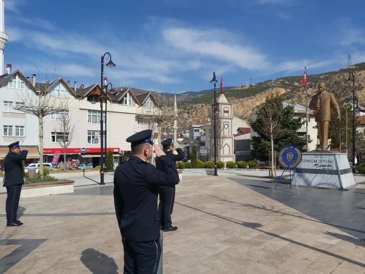 Koyulhisar'da Anıta Çelenk Sunuldu