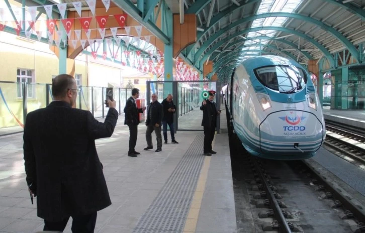 Sivas-İstanbul Arasında Köprü Kuracağız