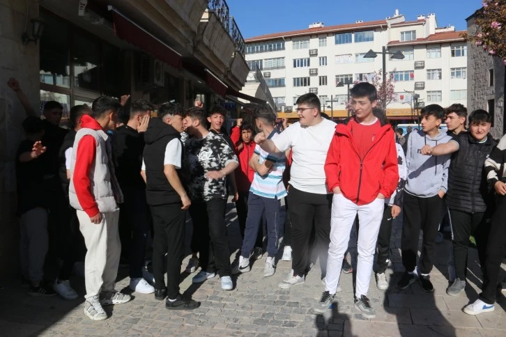 Taraftarın Sesine Kulak Verin!