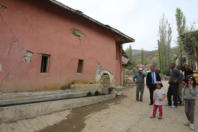 Tokat'taki Depremlerden Sonra Ortaya Çıktı