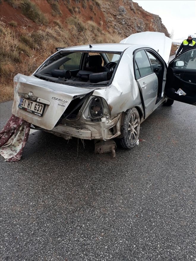 ZARA´da OTOMOBİL DEVRİLDİ: 1 ÖLÜ, 2 YARALI