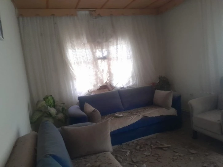 Sivas’ta Eve Yıldırım Düştü