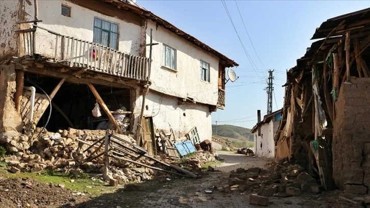 Depremzedeler Konteynerlere Yerleşiyor