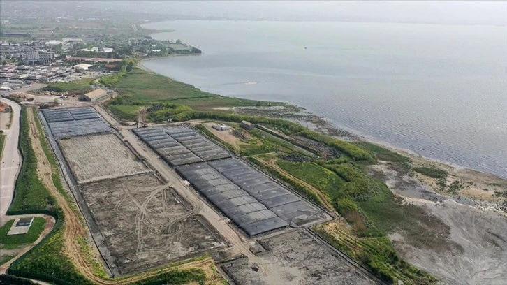 400 Ton Çamurun Akması Engelleniyor