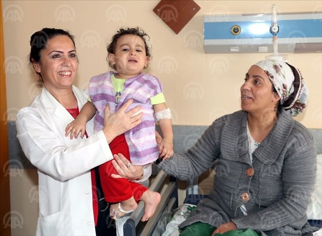 KUMANDANIN NAYLONUNU YUTAN BEBEK ÖLÜMDEN DÖNDÜ