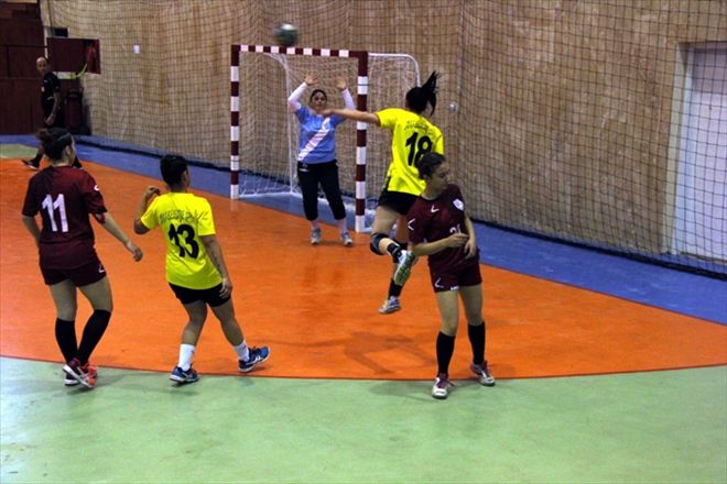 KADIN HENTBOLCULARDA YENİMAHALLE HAZIRLIĞI