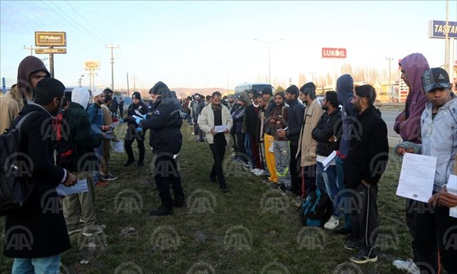 PAKİSTANLI GÖÇMENLER 10 LİRA İÇİN YOLDA BIRAKILDI