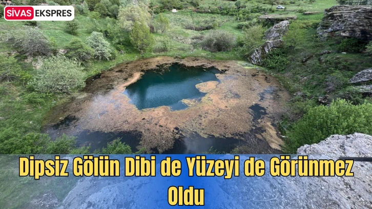 Dipsiz Gölün Dibi De Yüzeyi De Görünmez Oldu