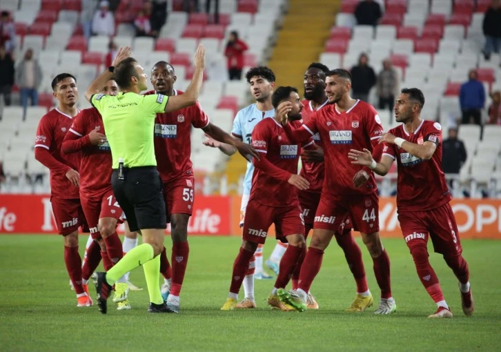 Sivasspor'da İbrahim Akdağ Kızardı!
