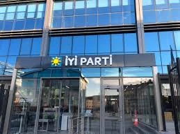 İYİ Parti'de Deprem! 