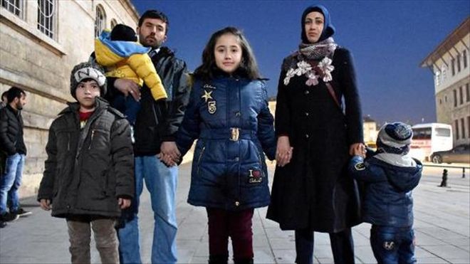 Sudenaz, işitme engelli anne ve babasının en büyük destekçisi