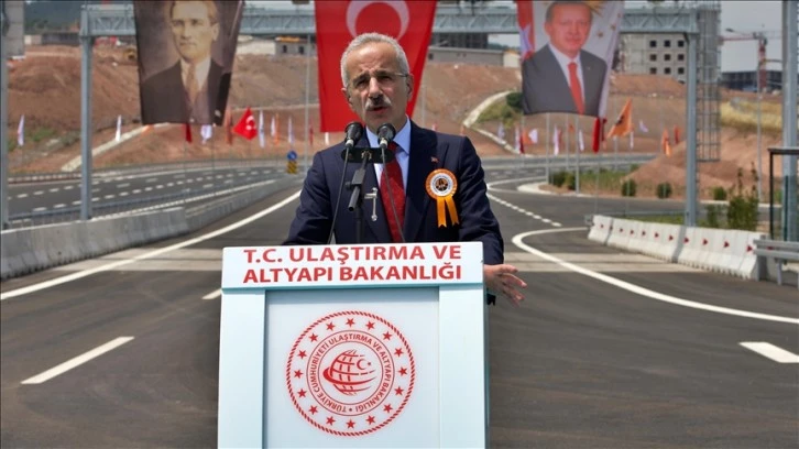  Depremden Etkilenen İllerde Yol Çalışmaları Sürüyor