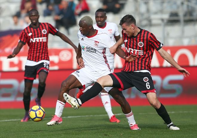 SİVASSPOR 3 MAÇTA 10 GOL YEDİ