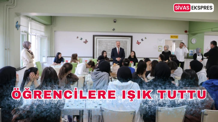 Öğrencilere Işık Tuttu