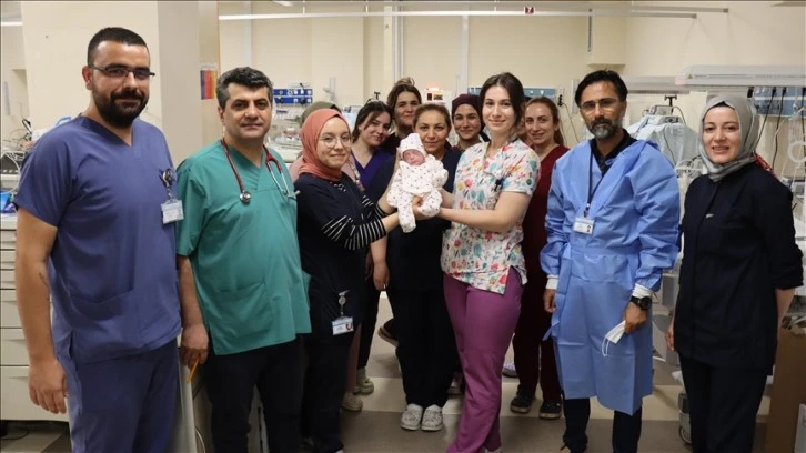 Parmak Bebek Taburcu Oldu