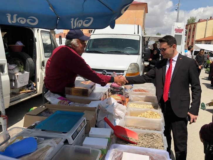 Kaymakam Zafer'den Pazar Ziyareti