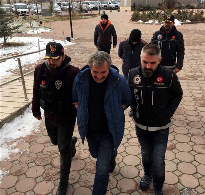 POLİSTEN UYUŞTURUCU SATICILARINA SUÇÜSTÜ