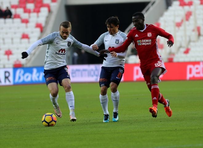 LİDERLİK SİVAS´TA SÖKMEZ