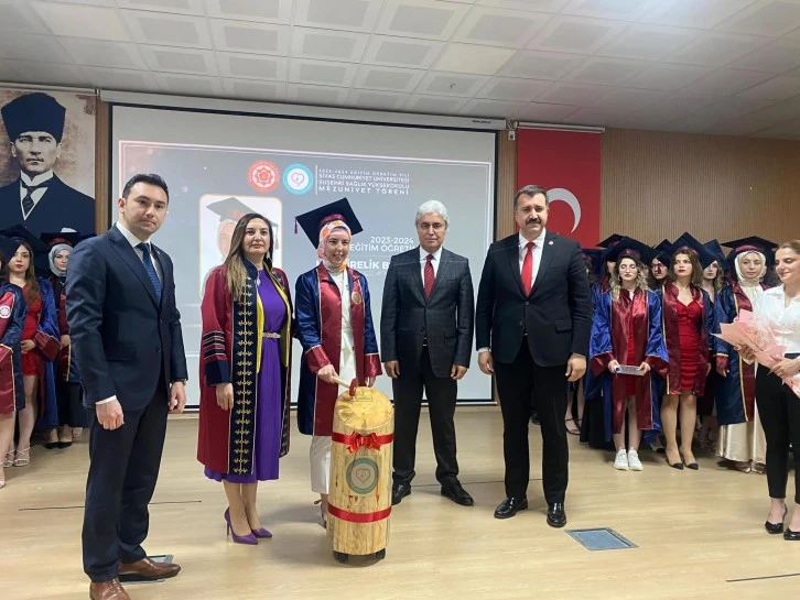 Suşehri Sağlık Yüksekokulunda Mezuniyet Heyecanı