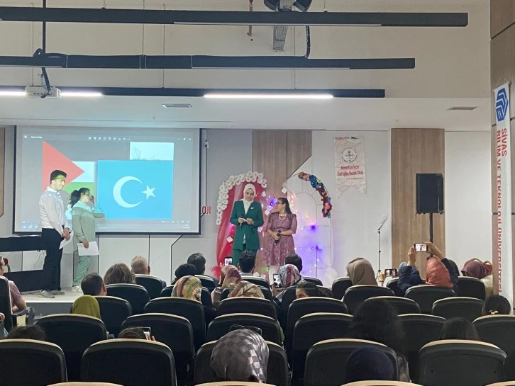 Sivas'ta Özel Eğitim Öğrencilerinden  Şiir Dinletisi 