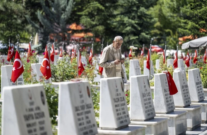 Arife Günü Şehitlik Ziyareti 