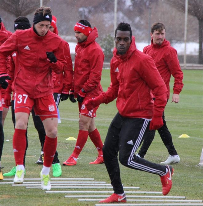 BAZI OYUNCULARLA YOLLAR AYRILACAK