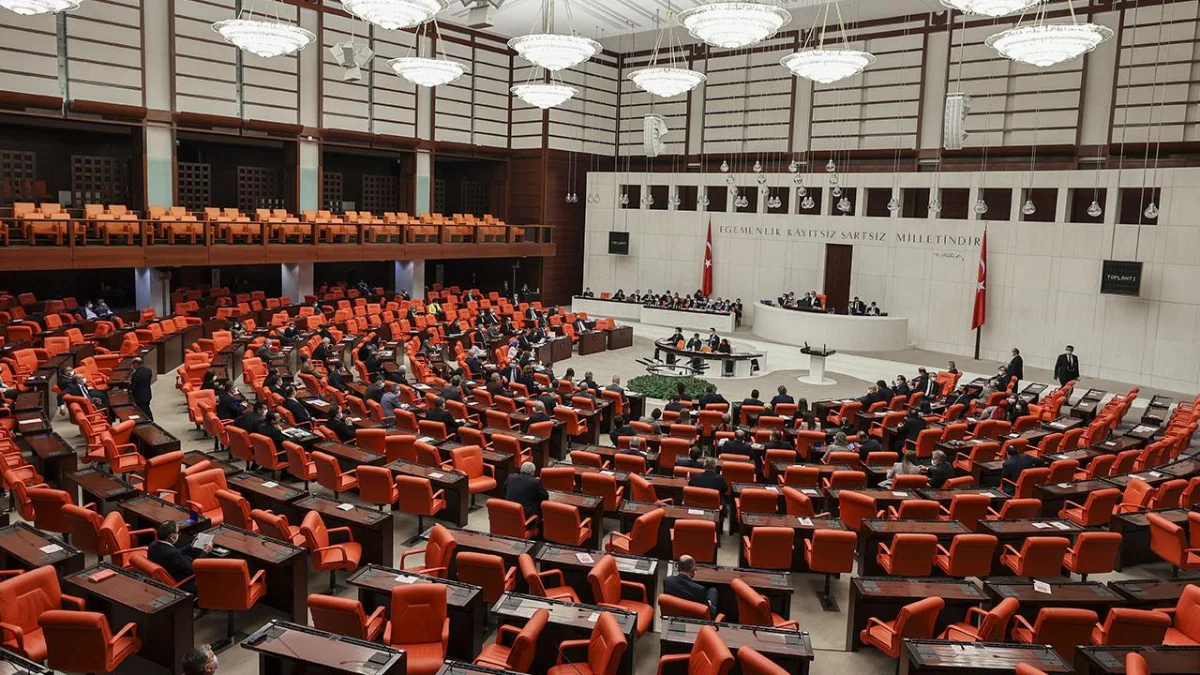 TBMM'de Milletvekili Sayısı Azaltılsın Önerisi