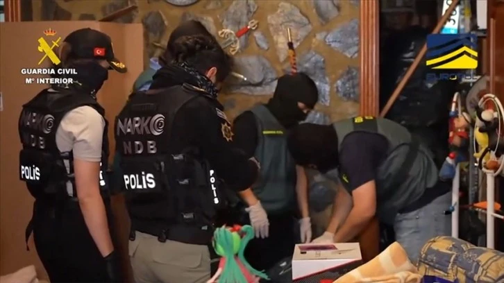 Kırmızı Bültenle Aranan Uyuşturucu Kaçakçısı Yakalandı